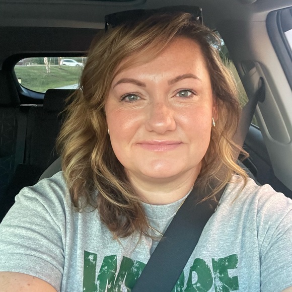 Meet your Posher, Jessica - Picture 1 of 3